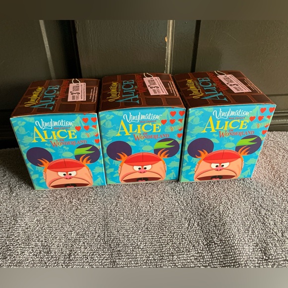 Disney Vinylmation - 3” surprise Alice In Wonderland - new in box - never opened - Picture 3 of 4